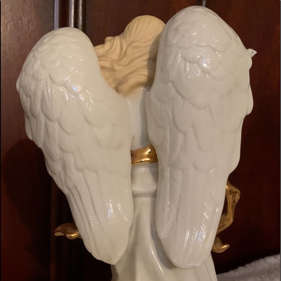 BEAUTIFUL Angel Music Box - Picture 3 of 5
